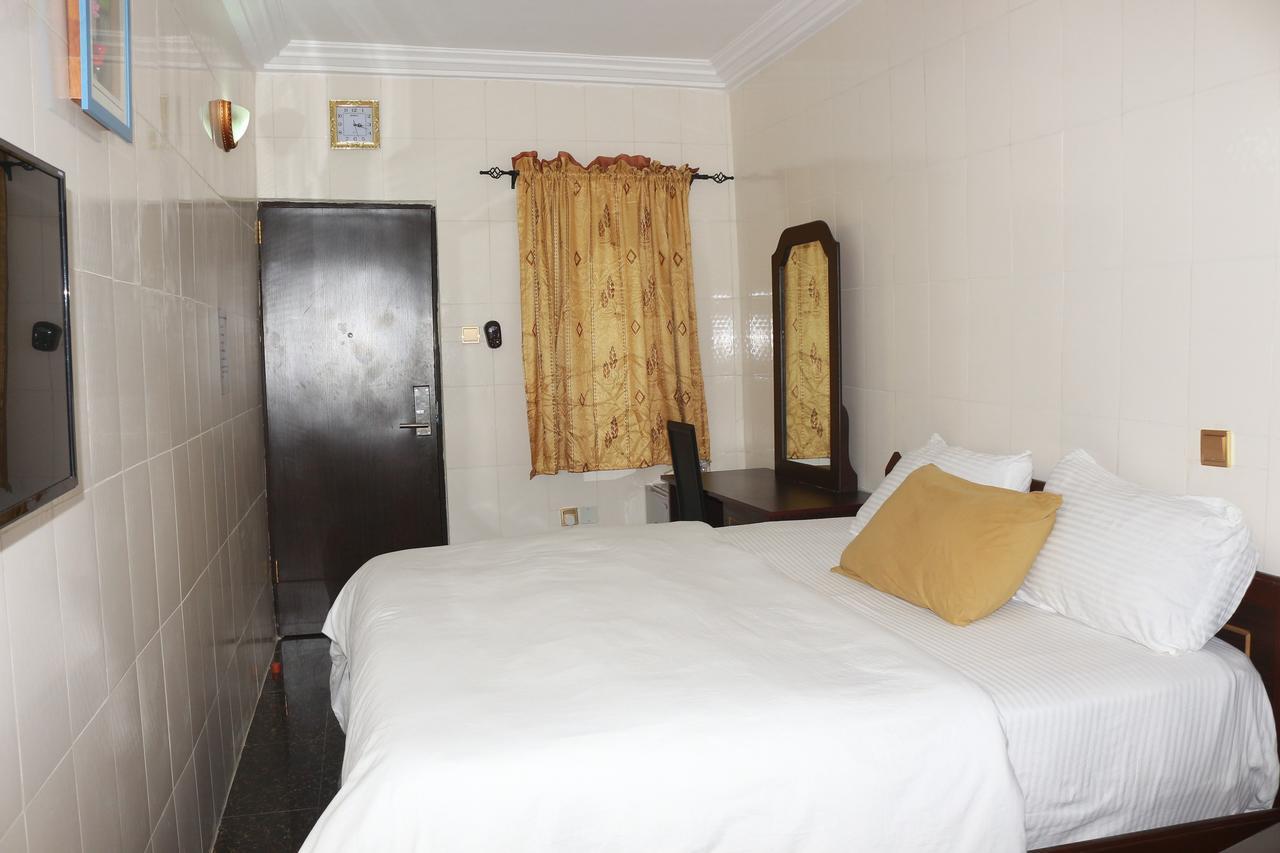 Cute Villa Hotel And Suites Uyo Exterior photo