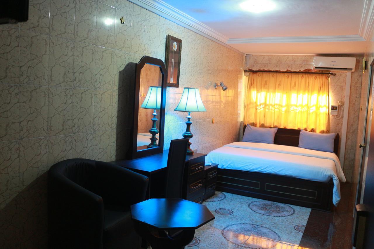Cute Villa Hotel And Suites Uyo Exterior photo